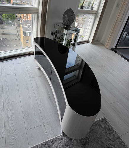 Curved black white - &, gloss
